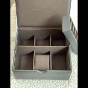 London Carter’s jewelry box